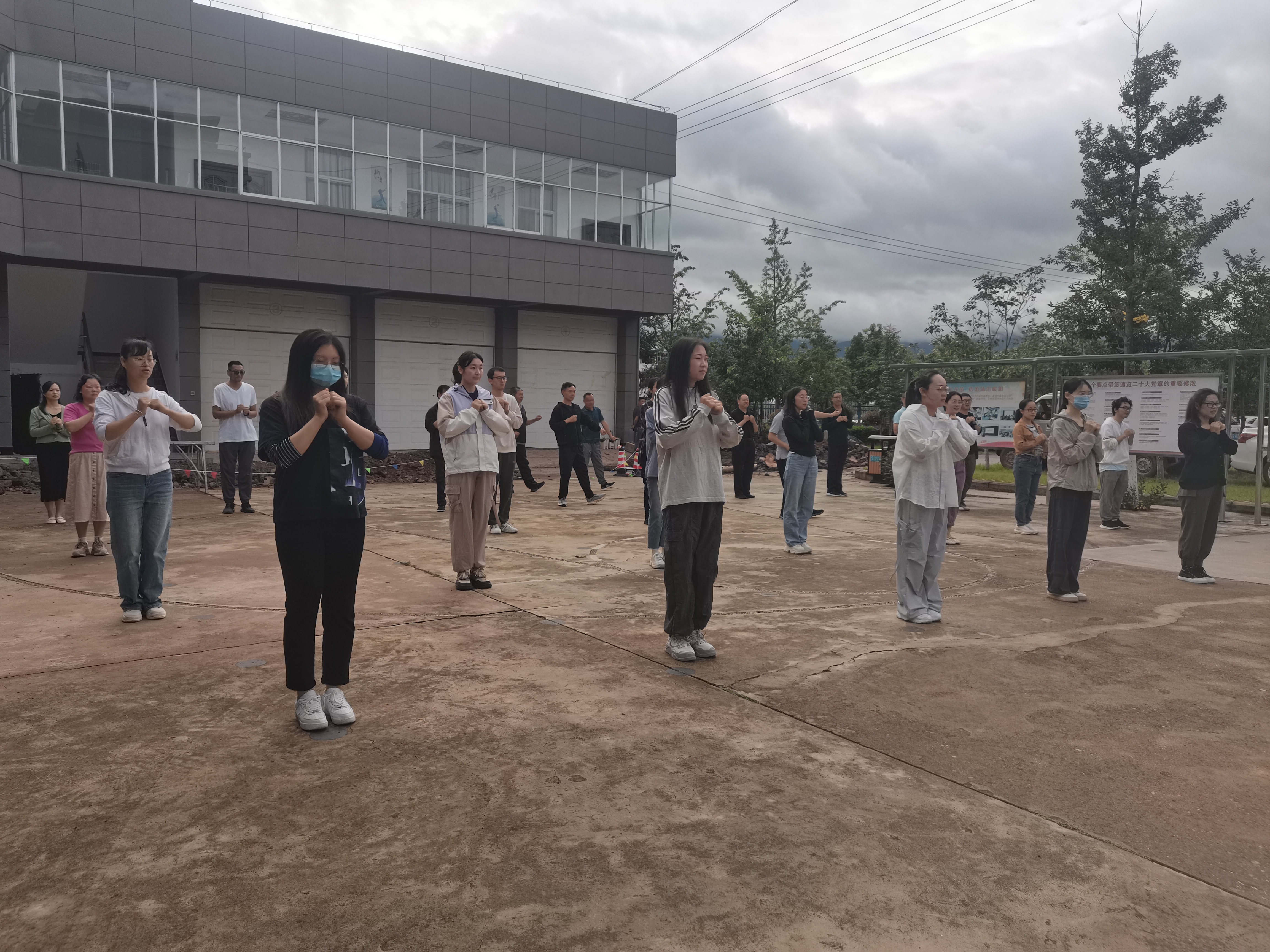 【姚檢?動態】姚安縣人民檢察院職工啦啦操開學了